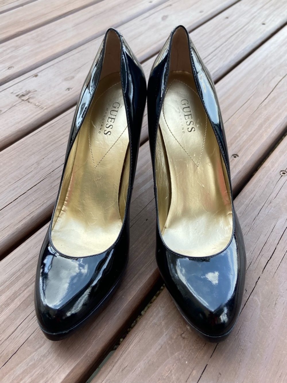 GUESS Patent High Heel Pumps🌷🌷